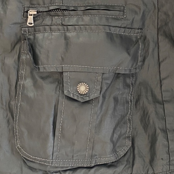 Rare UGG Zip-off Sleeve Hike Walk Travel Windbraker Jacket in Black Size M - Picture 11 of 11